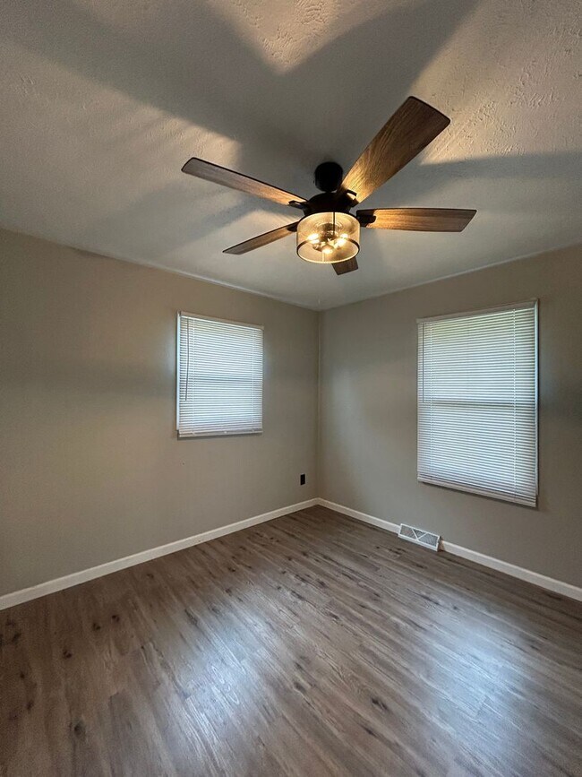 Building Photo - Spacious 3-Bedroom, 2-Bath Home in Middleb...