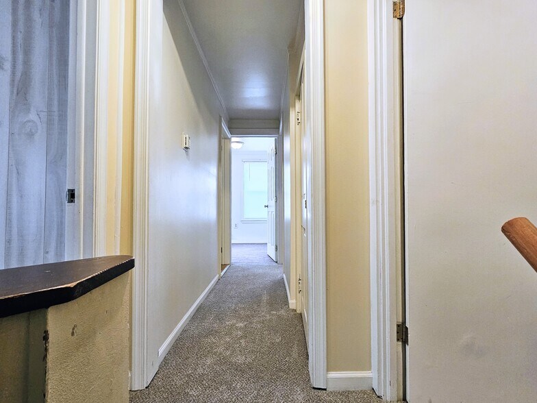 Building Photo - 103 Lincoln Ave