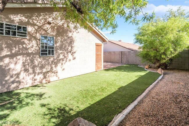Building Photo - 1512 Iron Springs Dr