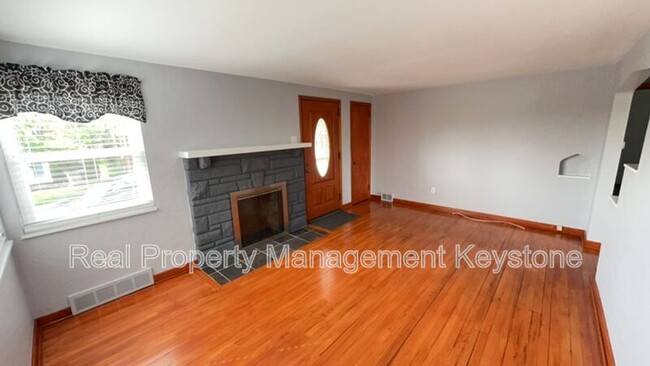 Building Photo - 29 Hillman St