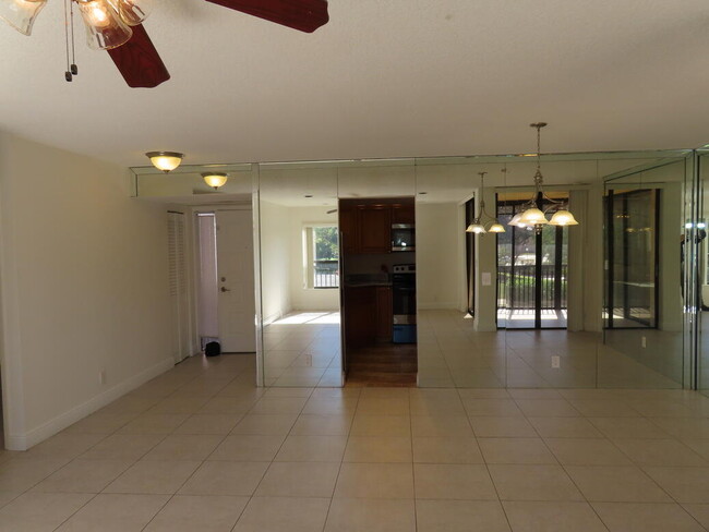 Building Photo - 2602 Carambola Cir S