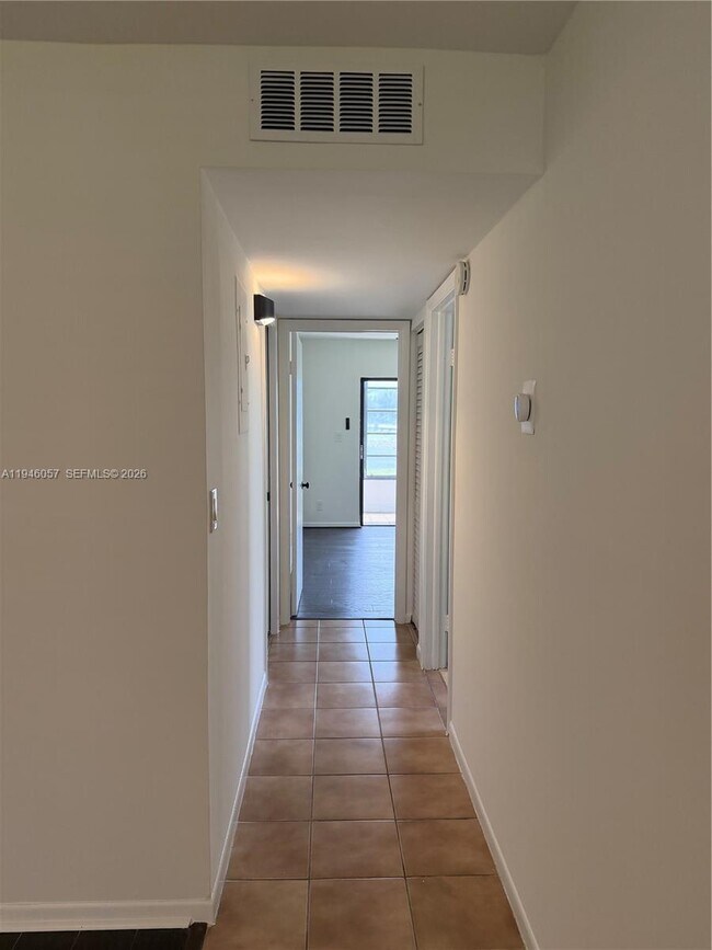 Building Photo - 9920 NW 68th Pl