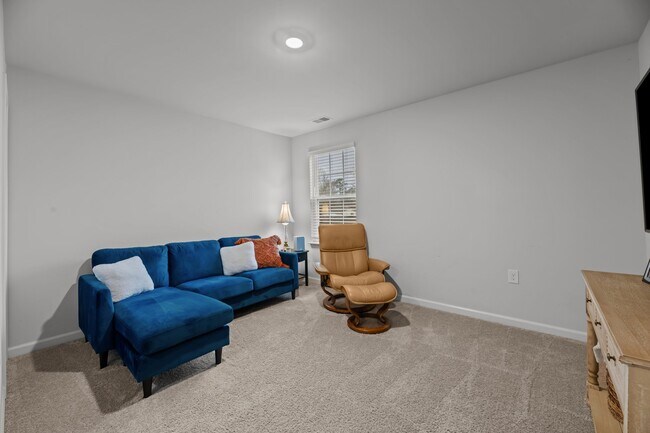 Building Photo - 301 Ginger Dr