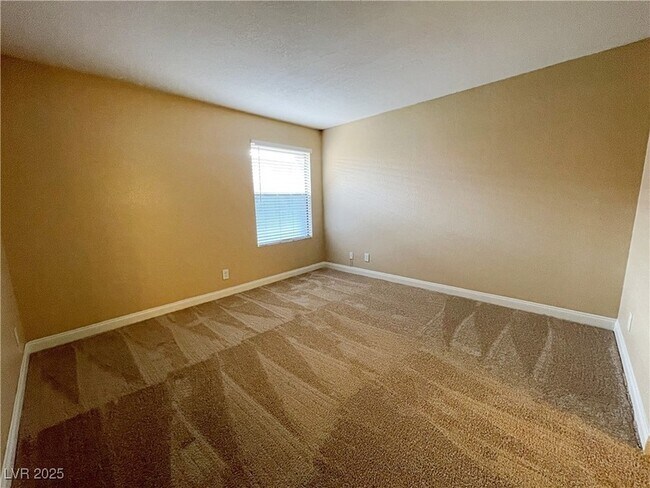 Building Photo - 3135 S Mojave Rd