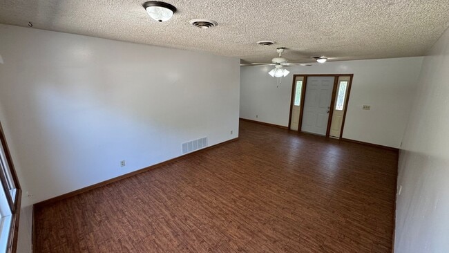 Building Photo - 525 E 47th St