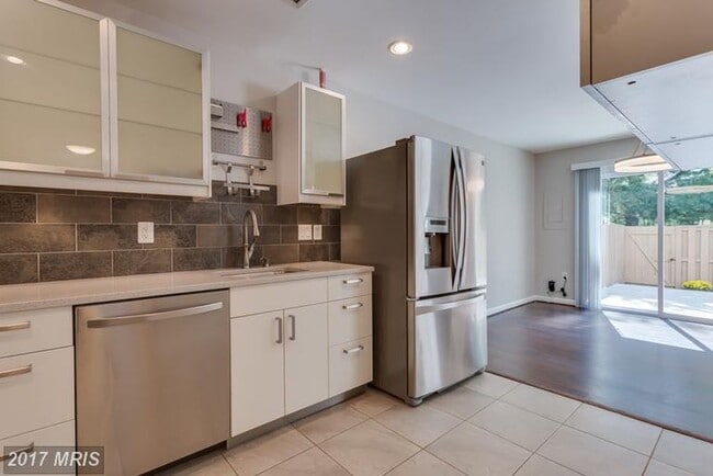 Building Photo - 5735 Nordeen Oak Ct