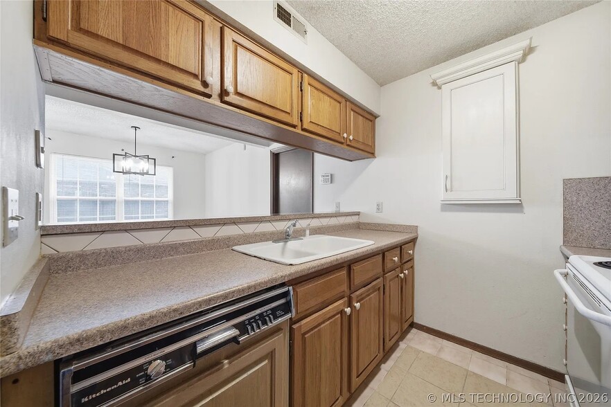 Building Photo - 6738 S 78th East Ave