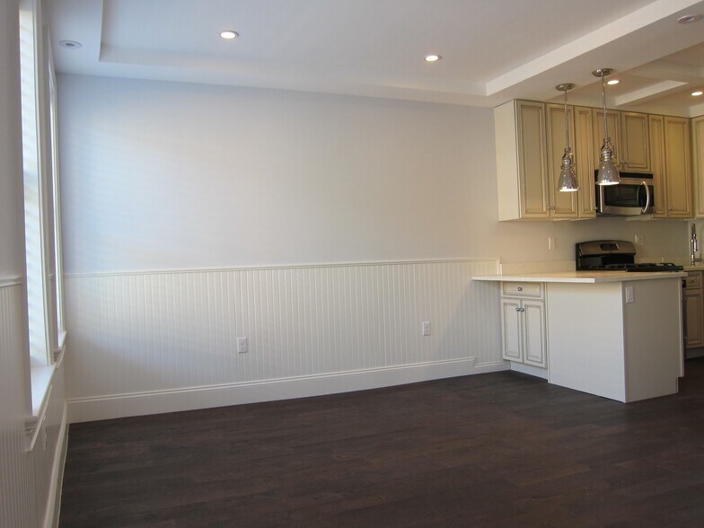 Building Photo - 18 grove