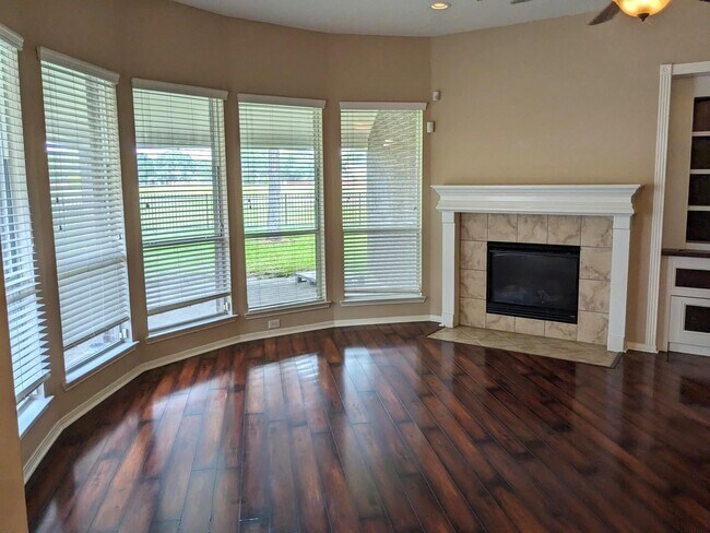 Building Photo - 10430 Lyndon Meadows Dr