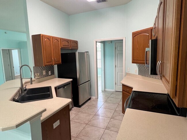 Building Photo - 3BR/2BA Available Immediately