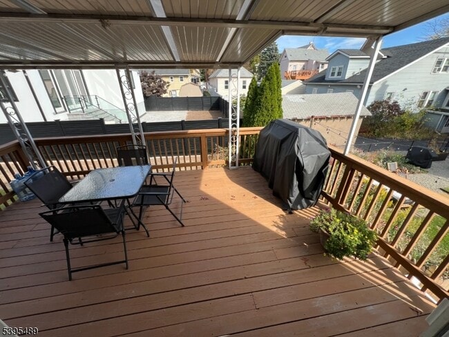 Building Photo - 497 Division Ave