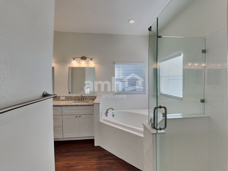 Building Photo - 13219 Beechberry Dr