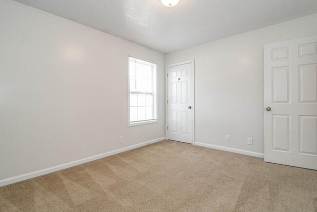 Building Photo - 299-E2 Raleigh Dr