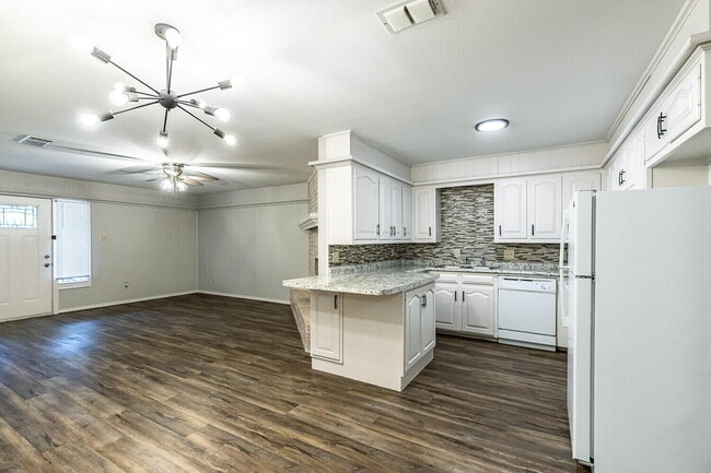 Building Photo - 7005 Geneva Ave