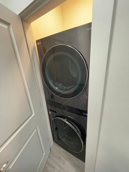 Building Photo - 1619 Palisade Ave