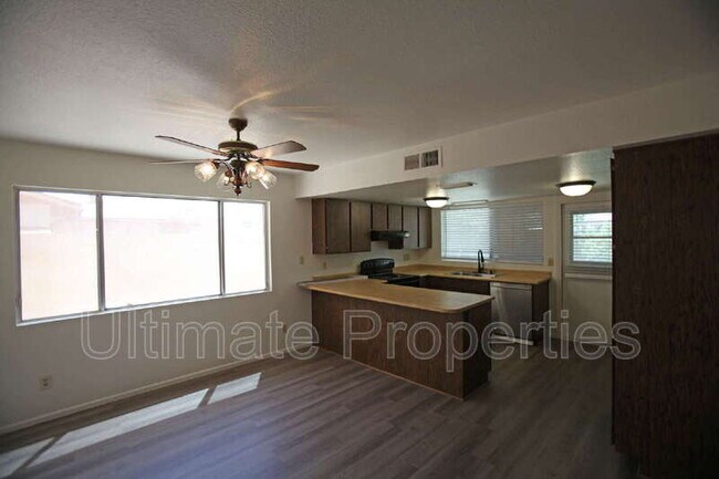 Building Photo - 5339 W Sunnyside Dr