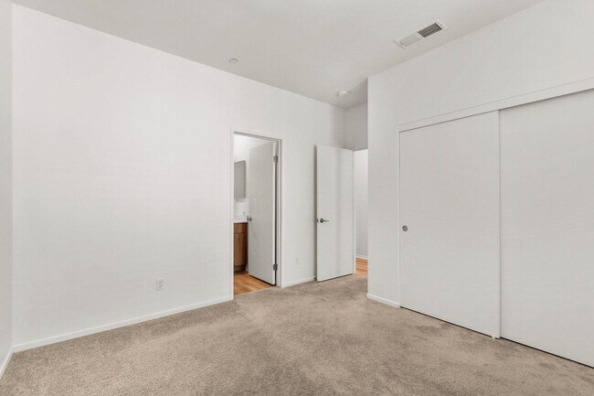 Building Photo - 5224 Beachfront Cove St