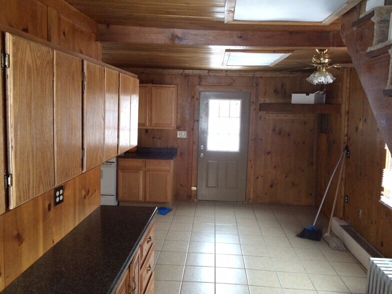 Building Photo - 401 E Ryan Rd