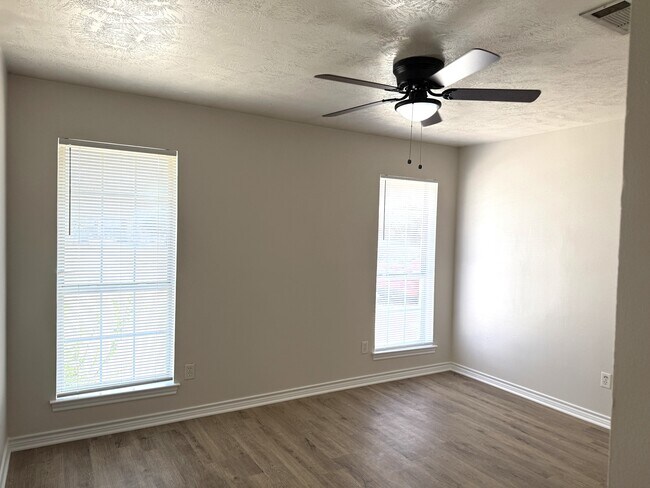 Building Photo - 2308 Antelope Ln