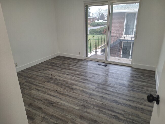 Building Photo - Roy 4-plex 2002