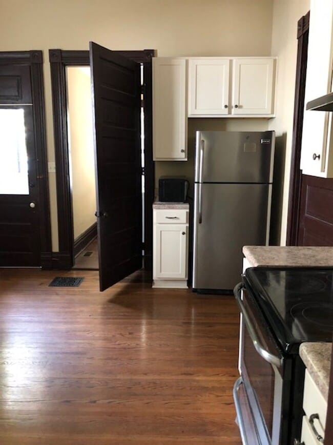 Building Photo - Great historical home! PRICE LOWERED to $2395- walking distance to downtown & WKU