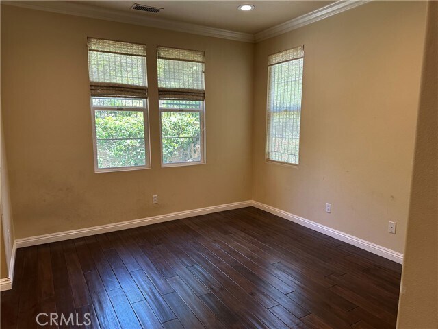 Building Photo - 351 Tall Oak