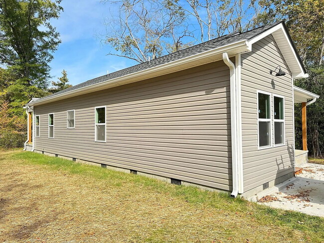 Building Photo - 3-Yr-Old Gem in East Brainerd – Prime Spot...