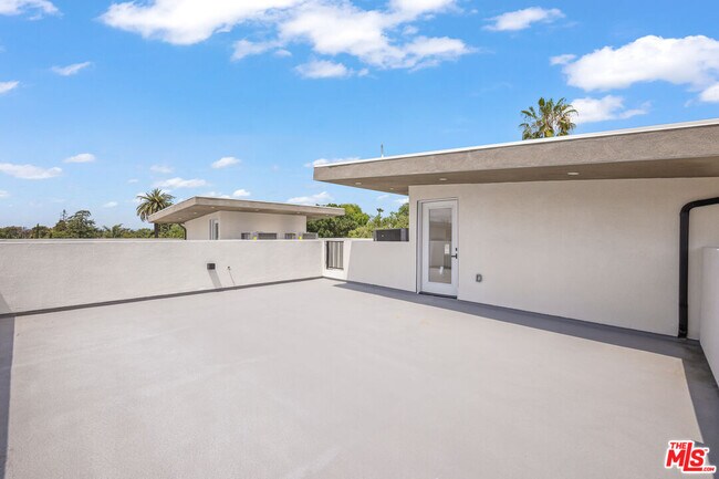 Building Photo - 11012 Hortense St