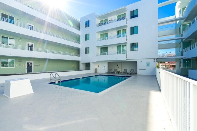Building Photo - 7800 Collins Ave