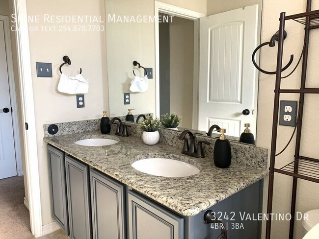 Building Photo - 3242 Valentino Dr