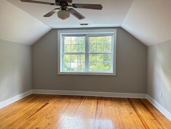 Building Photo - Available now. WATER & SEWER INCLUDED! Gre...