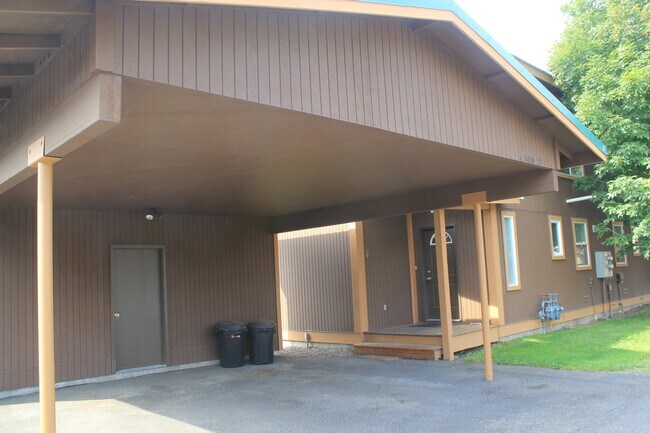 Building Photo - 1300 N Brooklane St