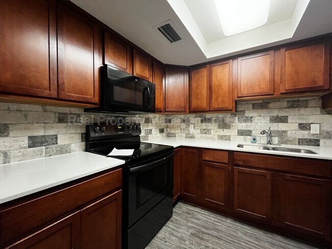 Building Photo - 2040 S Longmore