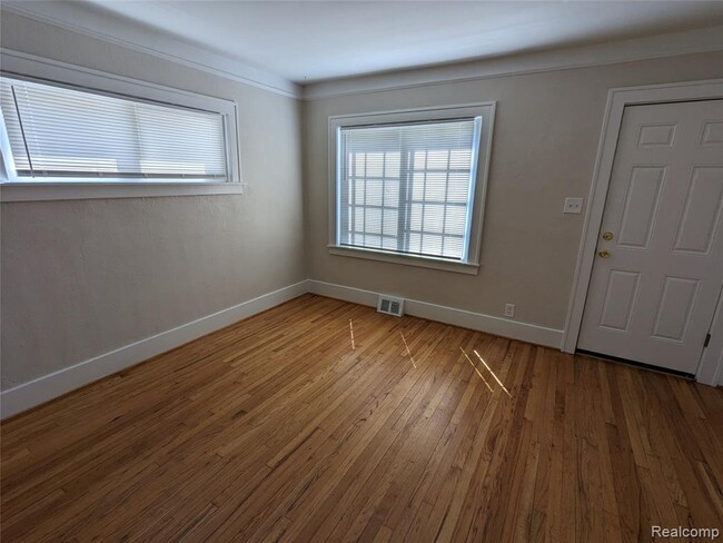 Building Photo - 203 Gladwin Ave