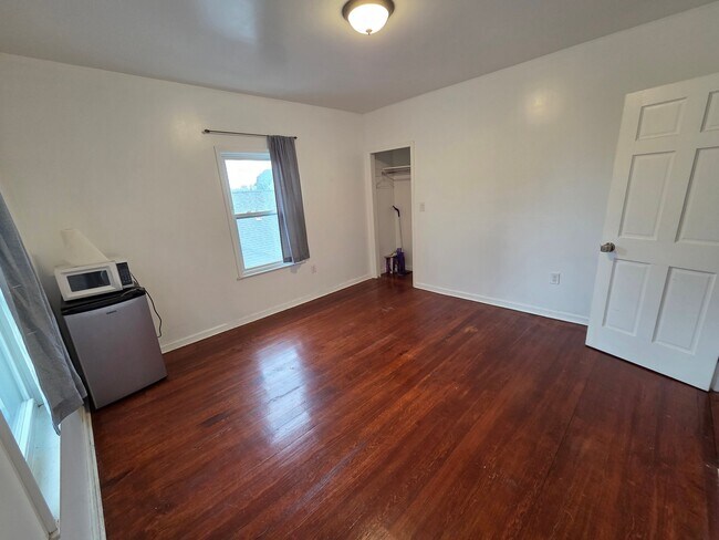 Building Photo - 72 Standish Ave