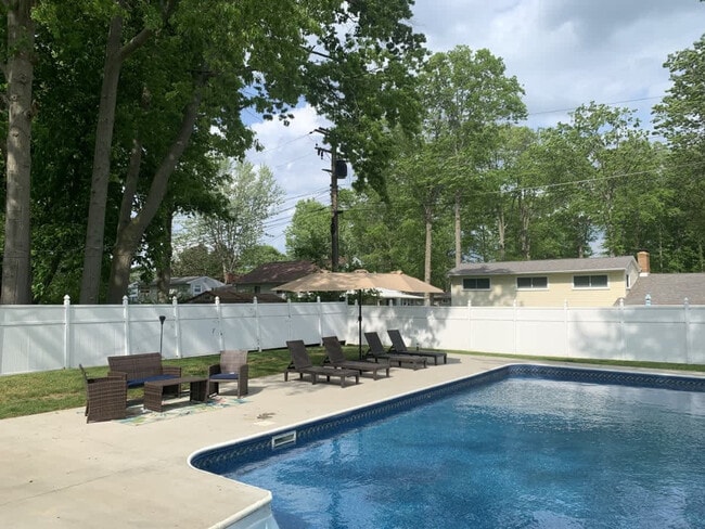 Building Photo - 1036 Union Ave