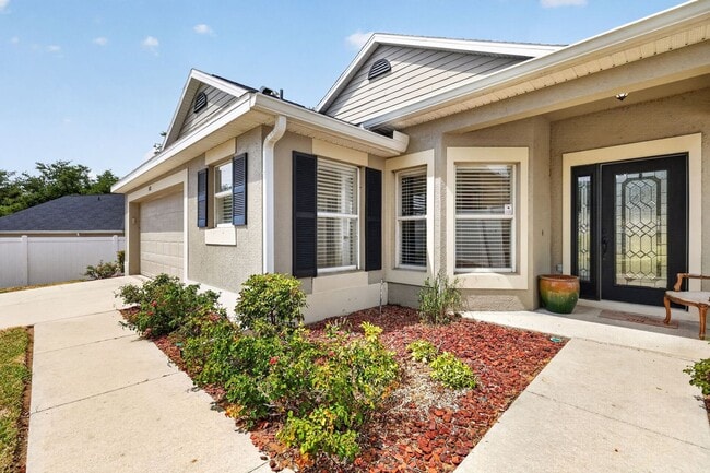 Building Photo - 3/2 Home on a Cul-de-Sac with Beautiful Yard!