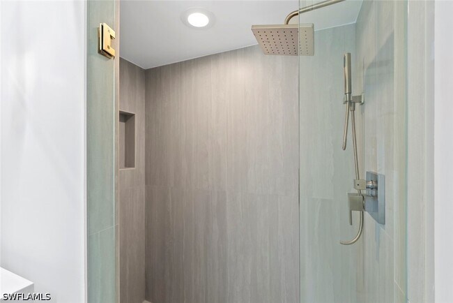 Building Photo - 879 Meadowland Dr