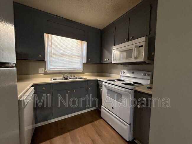 Building Photo - 1509 Barrington Rd NW