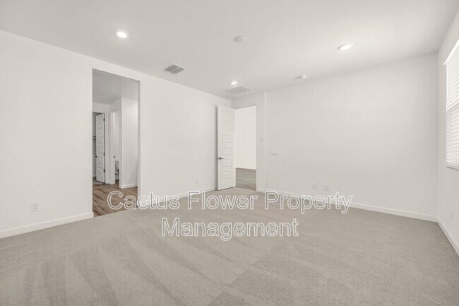 Building Photo - 6946 W Buckhorn Trail