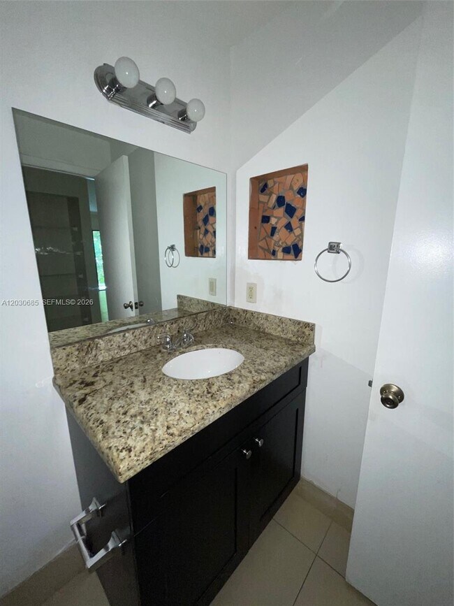 Building Photo - 9999 Summerbreeze Dr