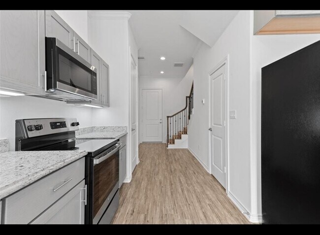 Building Photo - 3245 Real St