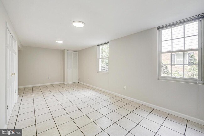 Building Photo - 5813 Fifer Dr