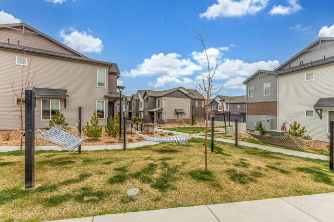 Building Photo - Castle pines 3 bed / 3 bath townhome for rent