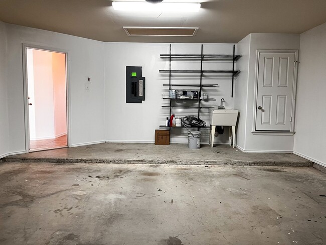 Building Photo - Available NOW!!!! This charming 1 story, 4...