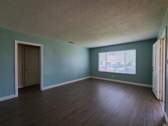 Building Photo - 129 Maple St