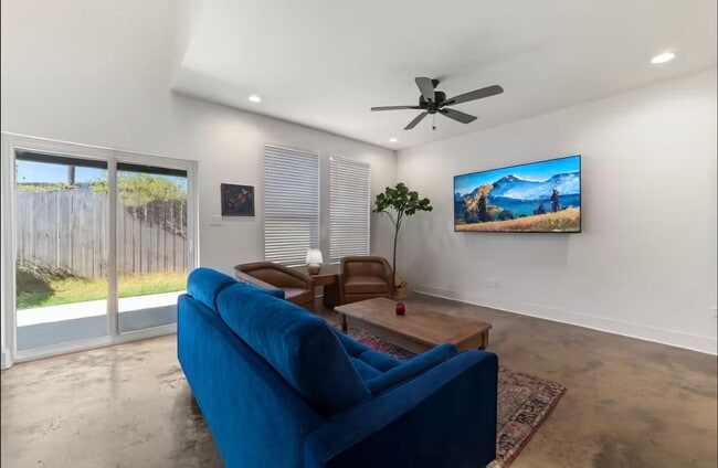 Building Photo - FOR RENT in LAFAYETTE!