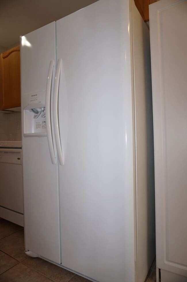 Building Photo - Amazing 2 BD 2 BA Condo in a Gated Community