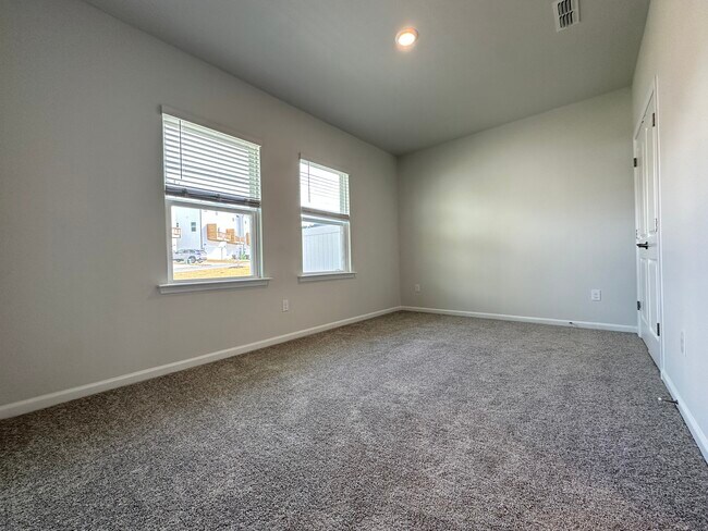 Building Photo - 2801 Farmhouse Dr