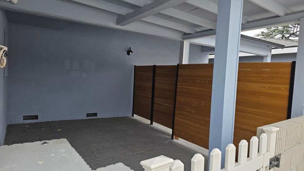 Building Photo - 2451 Graydon Ave